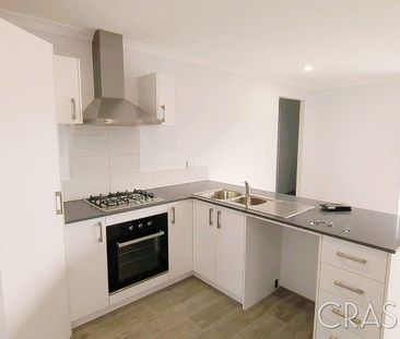 Near New 3x2 Villa in Armadale! - Photo 6