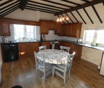 4 bedroom detached house to rent - Photo 4
