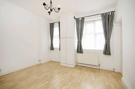 1 Bedroom Flat - Photo 2