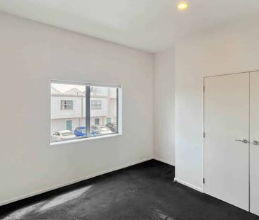 Great Two Bedroom Townhouse - Photo 1