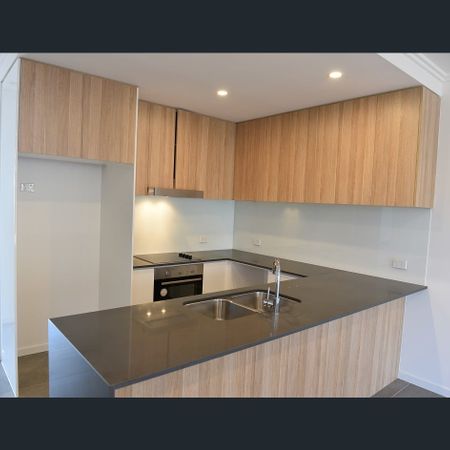 ultra-contemporary designed terrace house in central Robina, - Photo 3