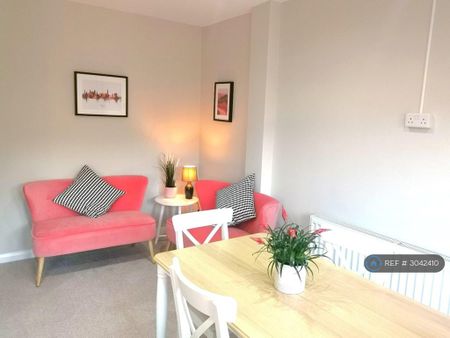 1 bedroom in a house share to rent - Photo 2