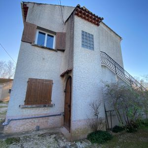 Location Appartement Type 2 Entièrement Rénové à Hyères - Photo 2