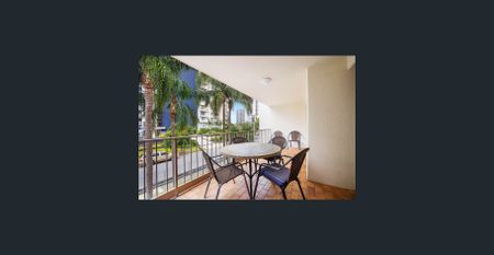 SPACIOUS NORTH FACING LOW RISE APARTMENT - Photo 4