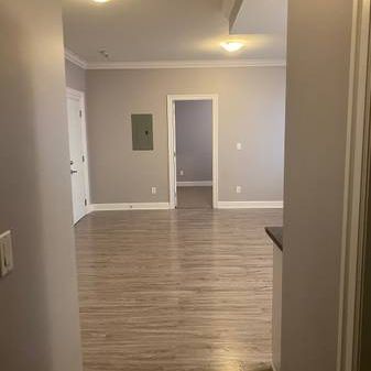 2BDRM Side Suite 750sqft - $1700 - Photo 4