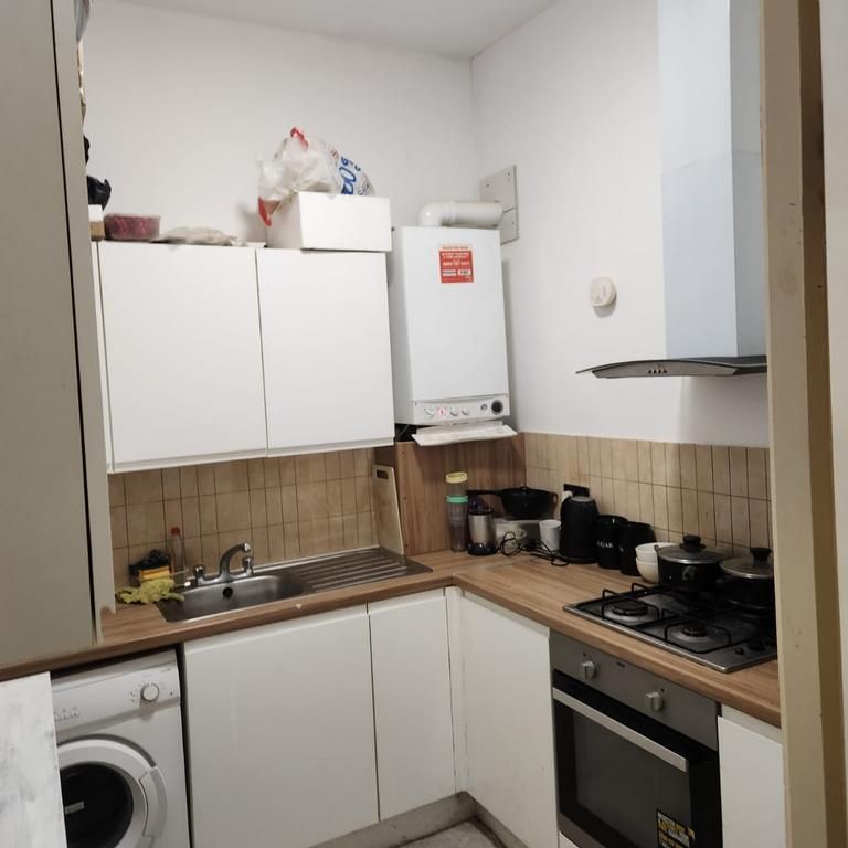 1 bedroom in a house share to rent - Photo 1