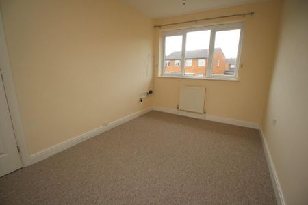 3 bedroom semi-detached house to rent - Photo 3