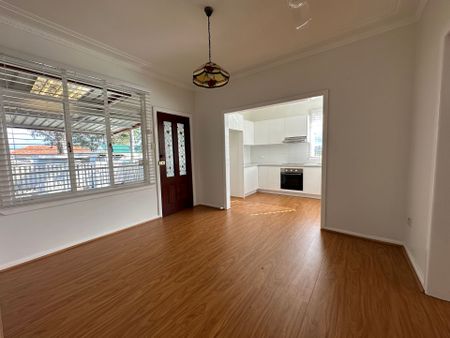 Renovated 3 Bedroom House with Additional Rumpus Room&excl;&excl; - Photo 2