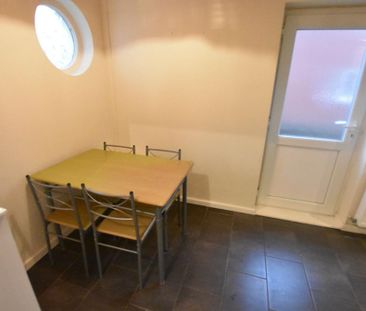 3 bedroom detached bungalow to rent - Photo 4