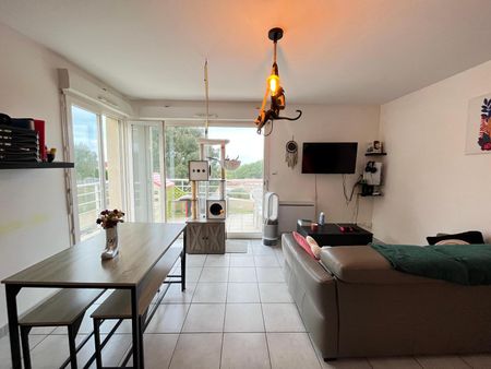 Location Appartement 3 pièces 53m² CAGNAC LES MINES 81130 - Photo 2