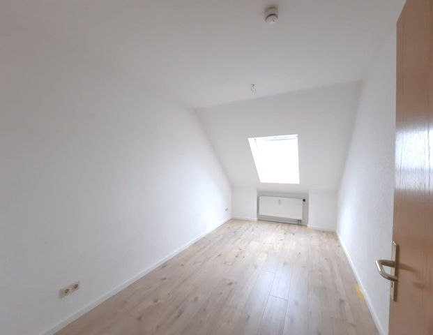 "Charmante 2-Raum-Wohnung im Dachgeschoss" - Photo 1