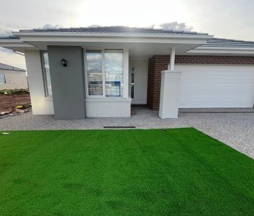 “Brand New 4 bedroom house in Truganina - Solar panels installed !!!” - Photo 5