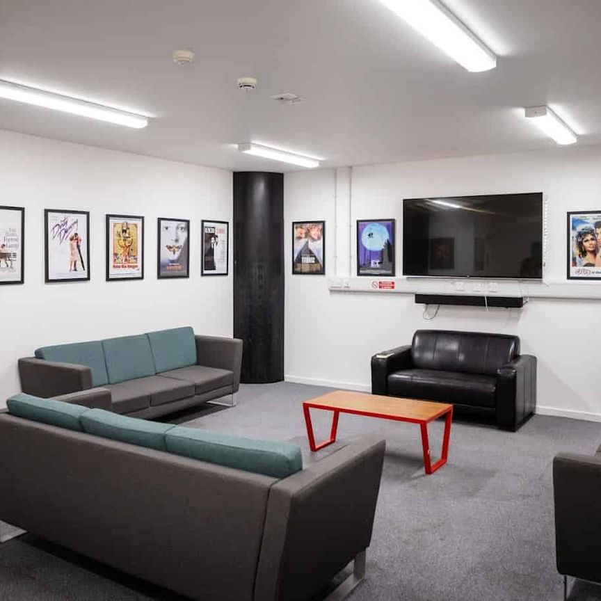 Studio Apartment - Photo 1