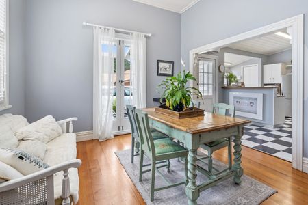 Classic Elegance & Modern Comforts - Photo 5