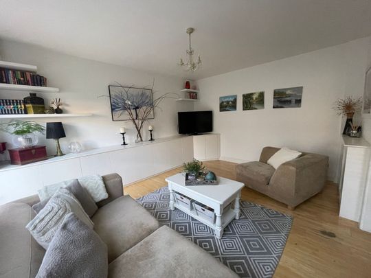 3 Bed Semi-Detached House, Rowditch Lane, SW11 - Photo 1