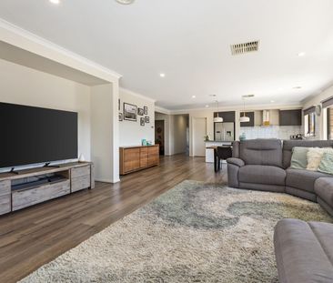 Family home, large shed and ample space - Photo 2