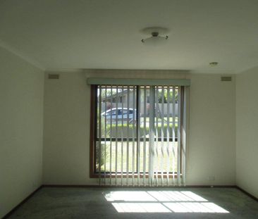 FAMILY HOME IN WEST BAIRNSDALE - Photo 3