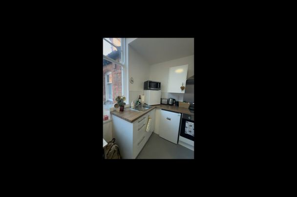 Studio Flat, Regent Road, LE1 - Photo 1