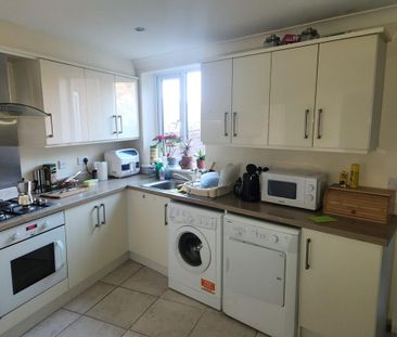 1 bedroom in a house share to rent - Photo 5