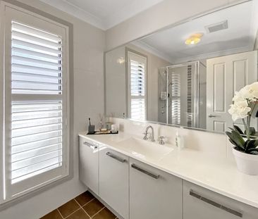 Stylish Modern Home - Photo 2