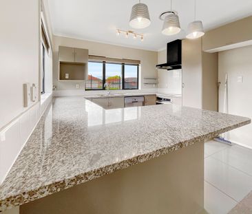 Clendon Park living! - Photo 1