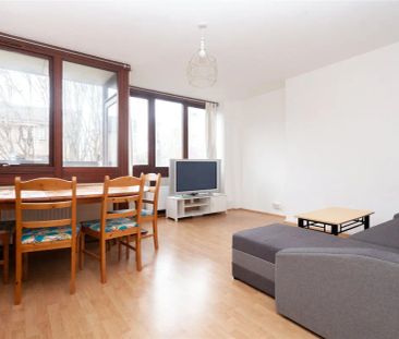 3 bedroom flat in London - Photo 6