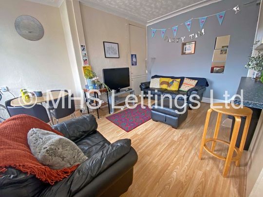 4 Bedroom Mid Terraced House for rent in Lumley Avenue - Photo 1