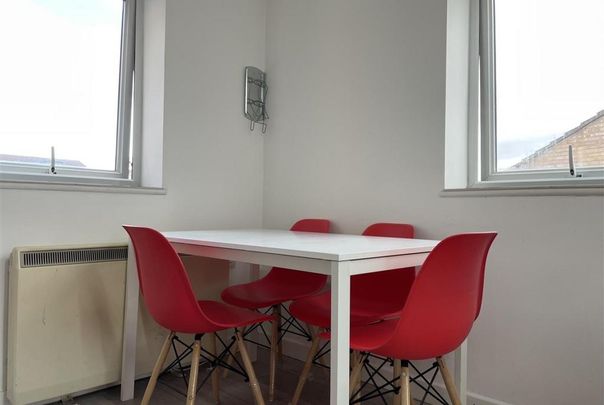 3 bedroom flat to rent - Photo 1