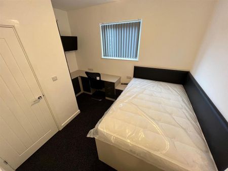 5 bedroom terraced house to rent - Photo 2