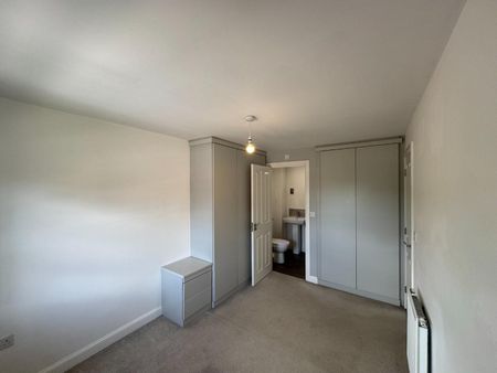 3 bedroom House To Let - Photo 2
