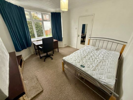 5 bedroom semi-detached house to rent - Photo 1