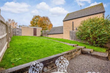 2 bedroom semi-detached bungalow to rent - Photo 2