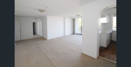 BRIGHT, MODERN & SPACIOUS TWO BEDROOM APARTMENT. - Photo 2