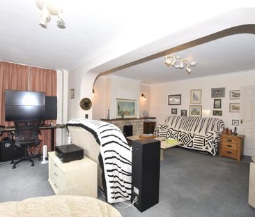 4 bedroom detached house to rent - Photo 2