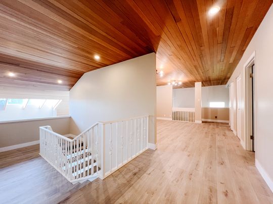 Seven Bedrooms?!!! - Photo 1