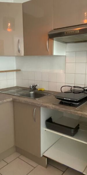 GRAND STUDIO MEUBLE DE 32.50 M² AU CENTRE VILLE - Photo 1
