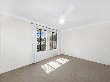 Modern&comma; Spacious Townhouse - Photo 2