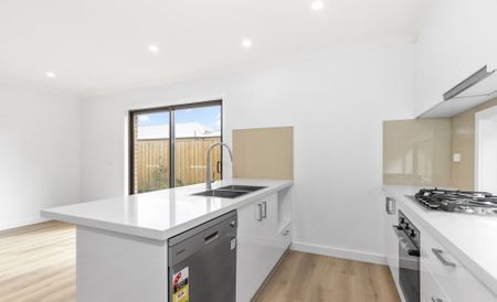 3 Bedroom Townhouse in Pakenham - Photo 5