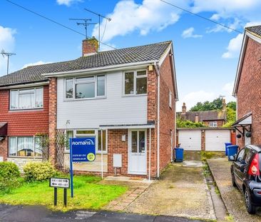 Maple Gardens, Yateley, GU46 - Photo 4