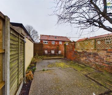 3 bedroom end of terrace house to rent - Photo 1