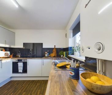 6 Bedroom House - Photo 6