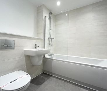 House to Rent: Furlong Way, M6 - Photo 6