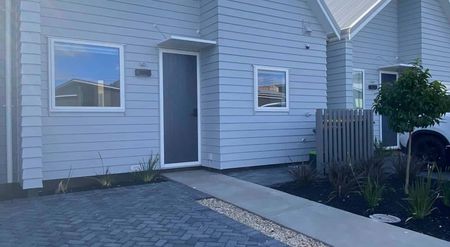 Cute as Button! - Photo 5