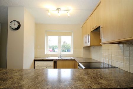 Milford Close, - Photo 2