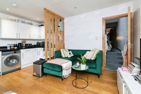 3 Bed Flat, Stoke Newington, N16 - Photo 3