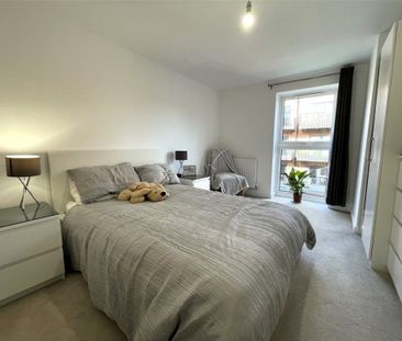 1 Bedroom Flat / Apartment - Station Road, Hook - Photo 4