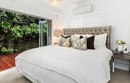 Pet Friendly Stunning, Modern Apartment With Garden Courtyards - Photo 4