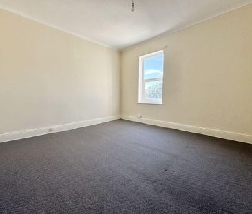 3 bedroom flat to rent - Photo 5