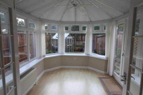 3 bedroom House To Let Total Size: 1098 SQ FT - Photo 1