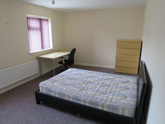 6 bedroom house to rent - Photo 1